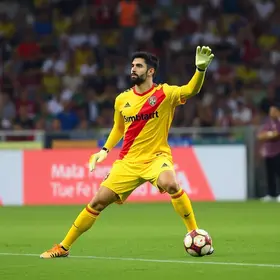 Goleiro formado no São Paulo